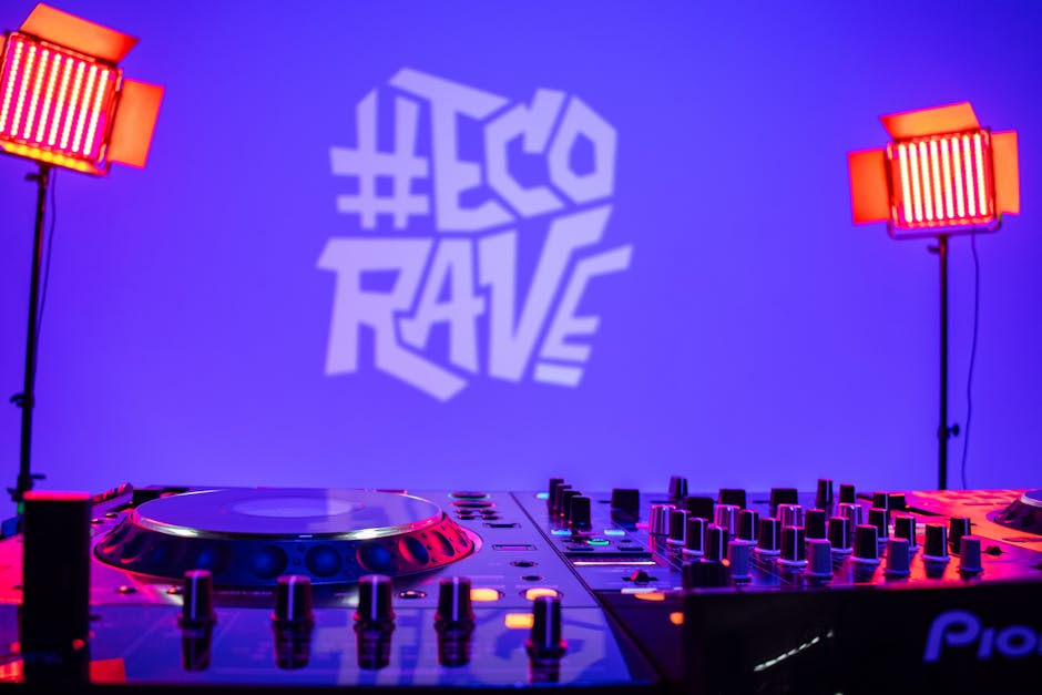 The Rave Era: from Warehouse to Field, 1988–1994