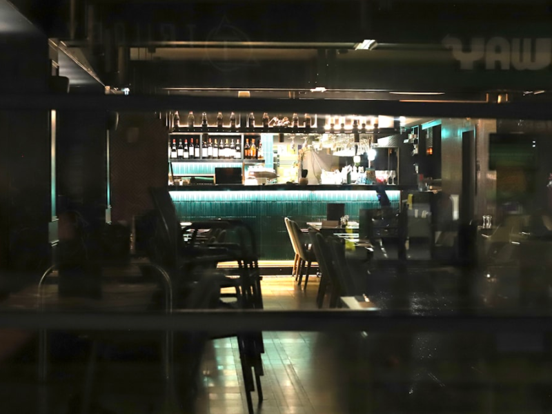 Club Culture and Fashion: How the Dancefloor Shapes Style — night scene photograph