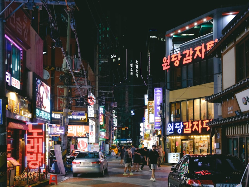 Haebangchon: Seoul's Neighbourhood That Never Fully Slept — night scene photograph