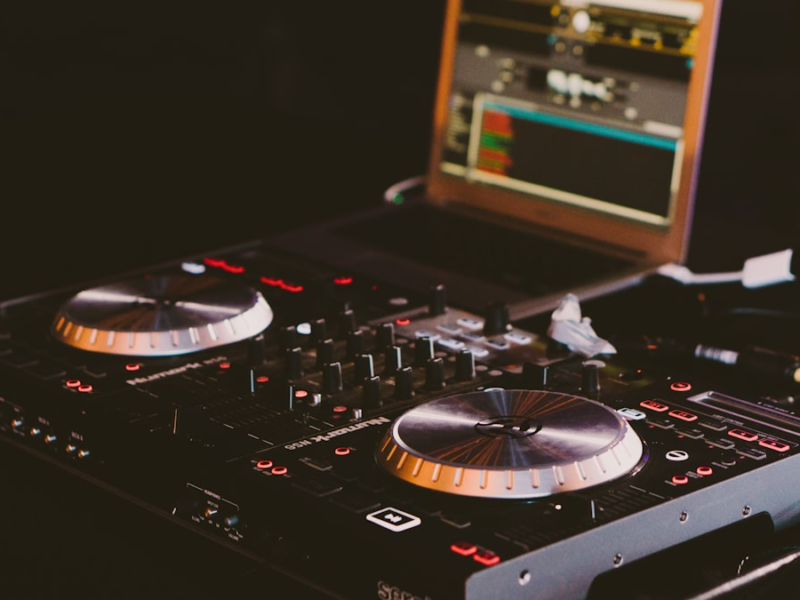 The Long Set: How DJ Culture Went from 1 Hour to 12 Hours — night scene photograph