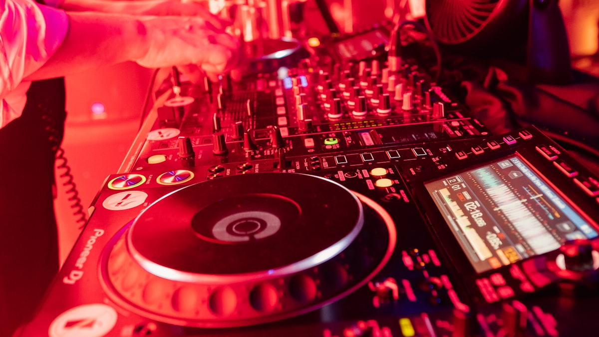 Reading a Room: The Unwritten Rules of DJ Programming — night scene photograph