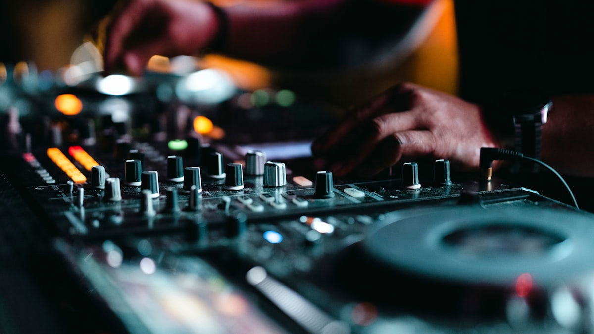 The Superstar DJ: How Booking Fees Went from £500 to £500,000 — night scene photograph