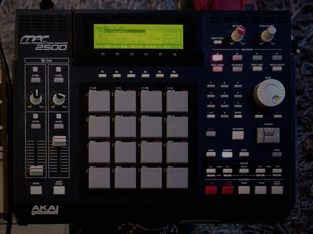 An Akai MPC2500
