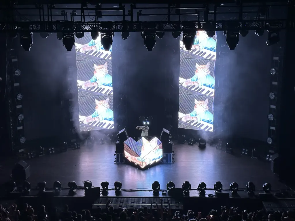 The cube stage, Cincinnati