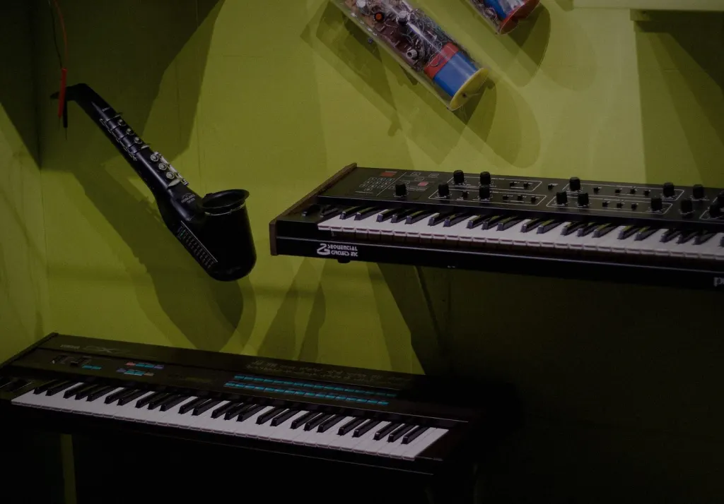 A DX7 beside a Prophet 600 in a home studio