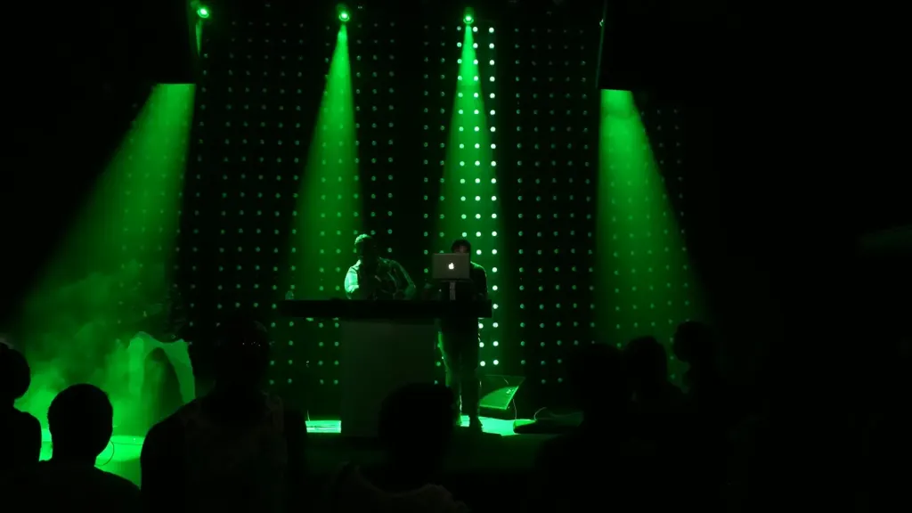 green lasers dark club