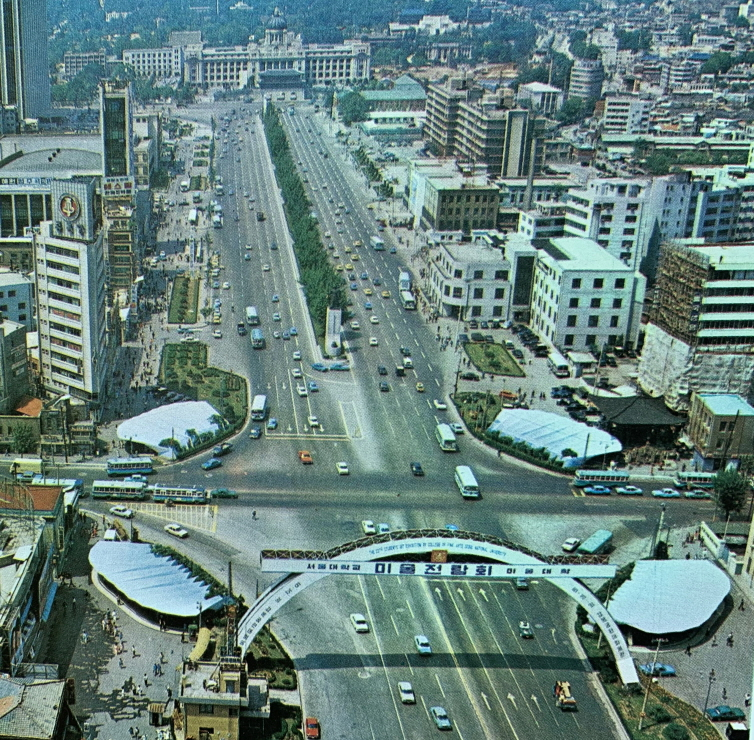 Aerial photograph looking down Gwanghwamun avenue in Seoul in 1971