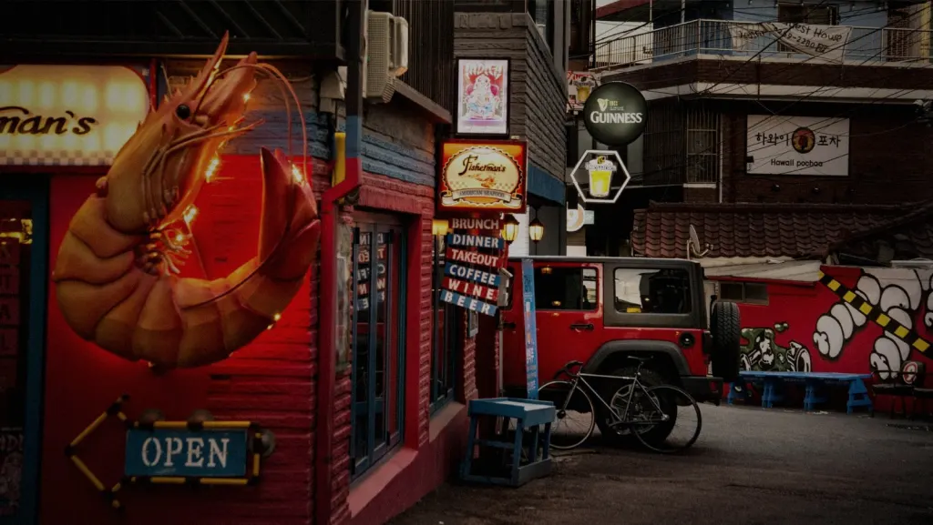 An Itaewon alley