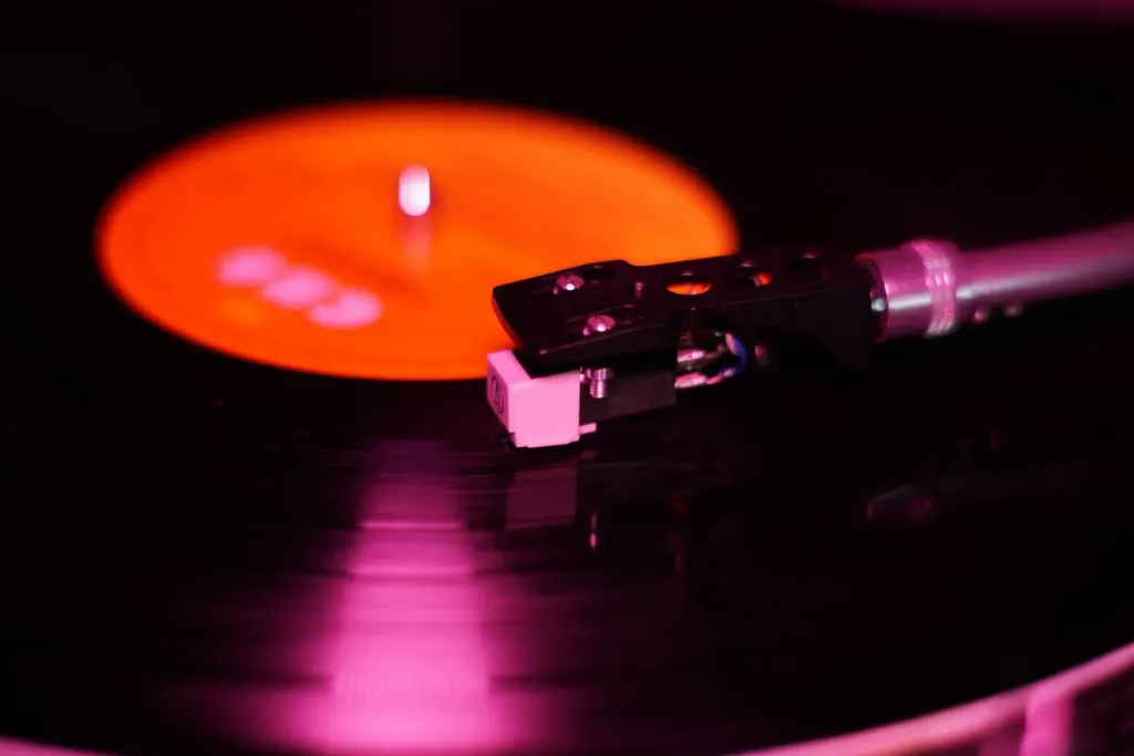 record spinning red light