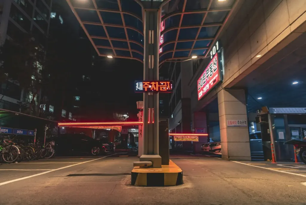 seoul empty street night