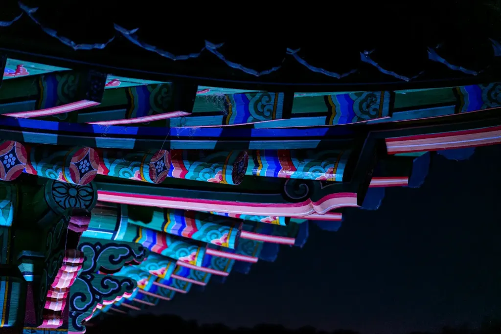 seoul hanok eave neon light