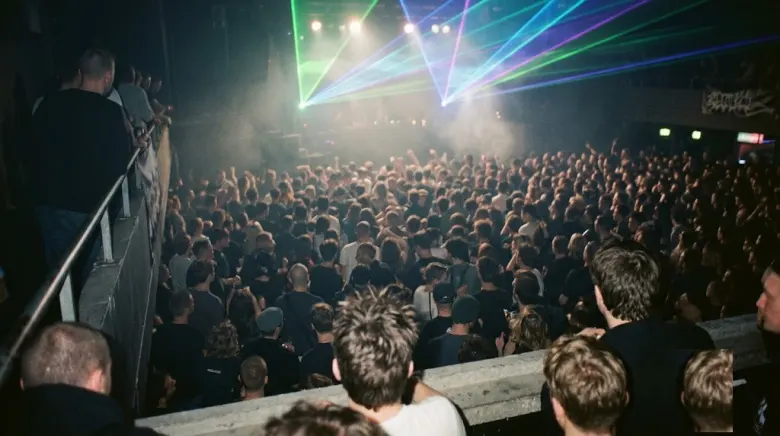 A superclub from the balcony, 1999