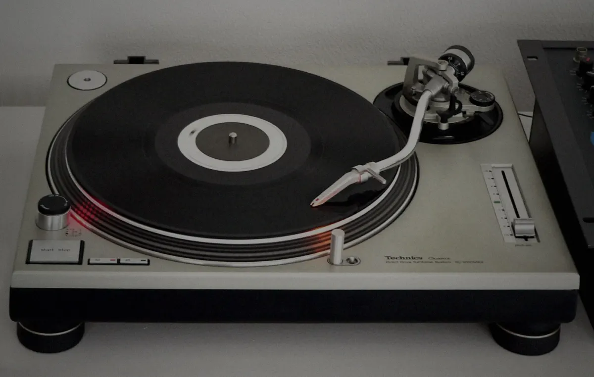 A Technics SL-1200MK2