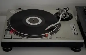 A Technics SL-1200MK2