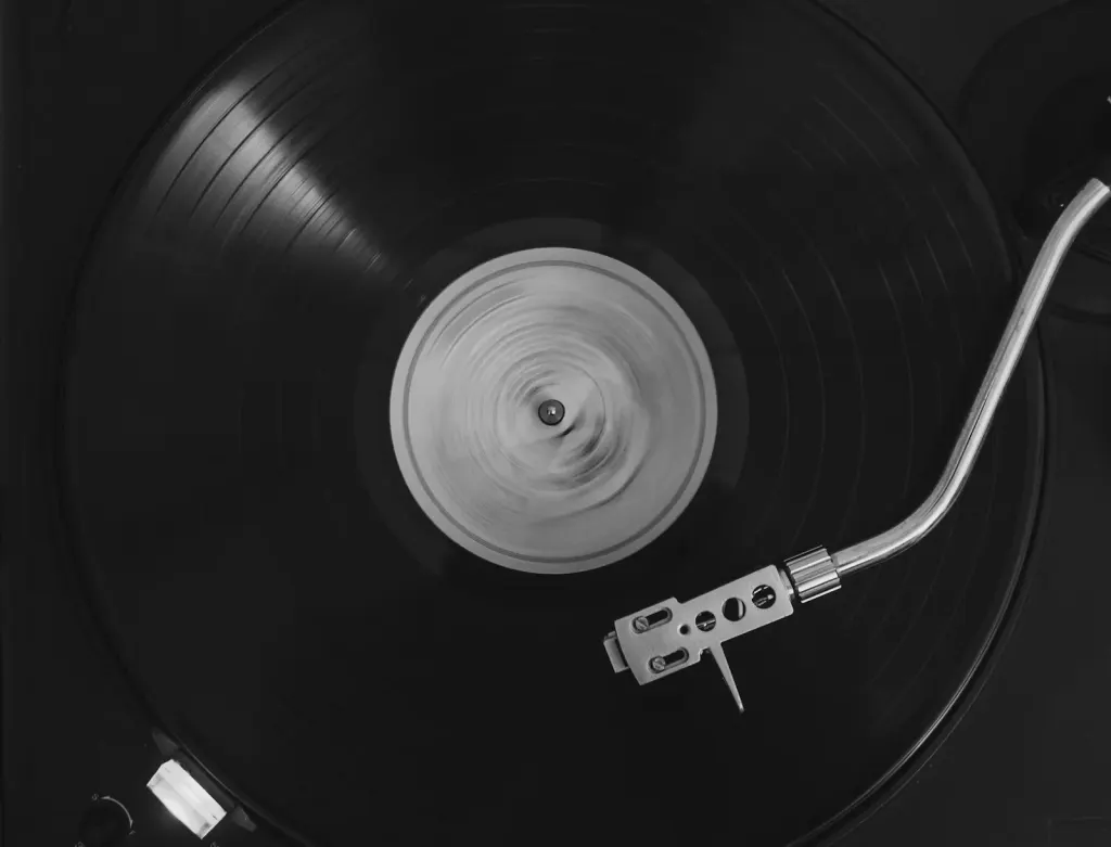 turntable tonearm black and white