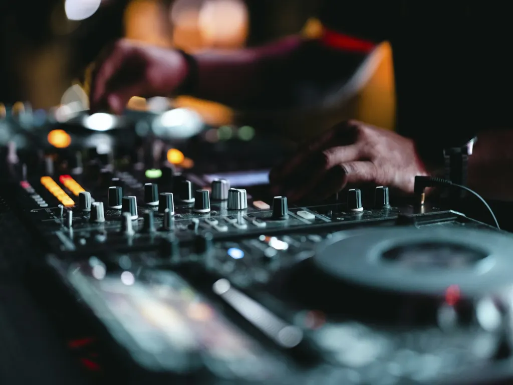 Turntables and a rotary mixer