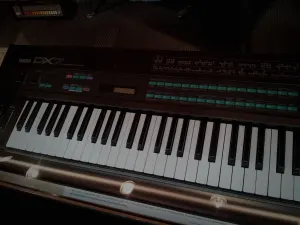 A Yamaha DX7