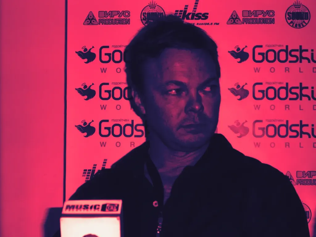 Pete Tong DJing at Godskitchen in 2006