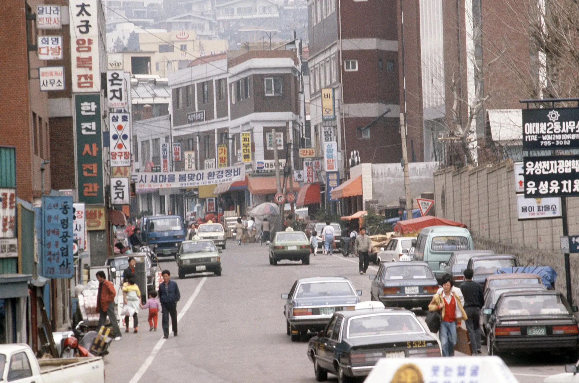 Itaewon street in 1987