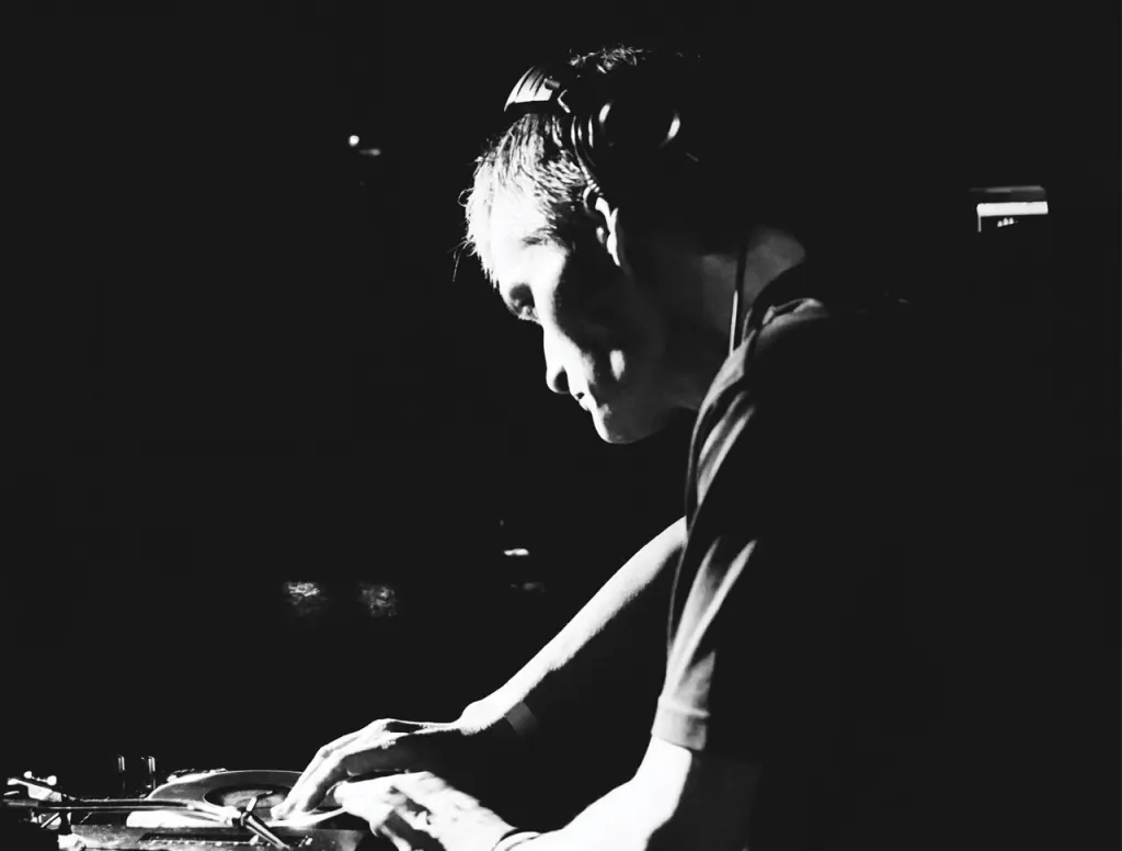 Source Direct playing a live set